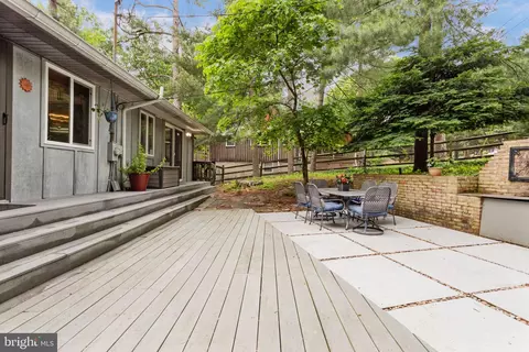 Exterior - 8623 Pinecliff Dr, Frederick, MD 21704 photo 13 of 28