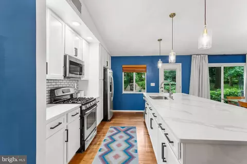 Kitchen - 8623 Pinecliff Dr, Frederick, MD 21704 photo 3 of 9