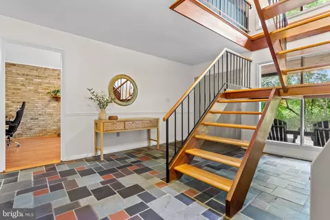 Entry Way - 8623 Pinecliff Dr, Frederick, MD 21704 photo 3 of 10