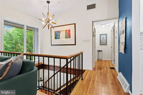 Entry Way - 8623 Pinecliff Dr, Frederick, MD 21704 photo 5 of 10