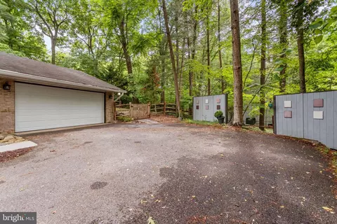 Exterior - 8623 Pinecliff Dr, Frederick, MD 21704 photo 4 of 28