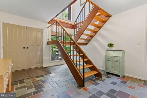 Entry Way - 8623 Pinecliff Dr, Frederick, MD 21704 photo 2 of 10