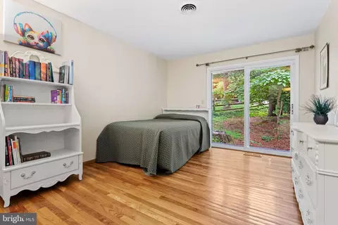 Bedroom - 8623 Pinecliff Dr, Frederick, MD 21704 photo 11 of 13