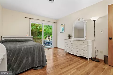 Bedroom - 8623 Pinecliff Dr, Frederick, MD 21704 photo 5 of 13