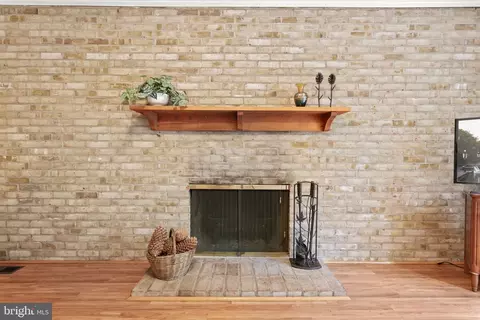 Living - 8623 Pinecliff Dr, Frederick, MD 21704 photo 6 of 7