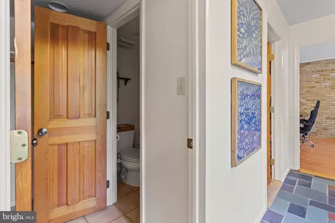 Entry Way - 8623 Pinecliff Dr, Frederick, MD 21704 photo 4 of 10