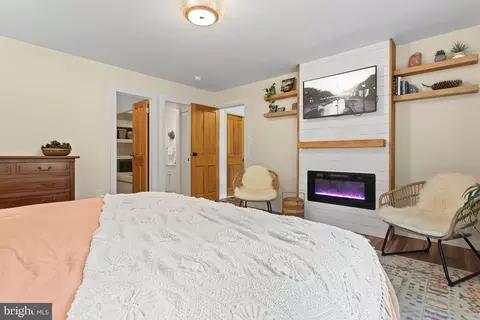 Bedroom - 8623 Pinecliff Dr, Frederick, MD 21704 photo 3 of 13