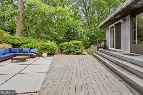 Exterior - 8623 Pinecliff Dr, Frederick, MD 21704 photo 10 of 28