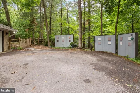 Exterior - 8623 Pinecliff Dr, Frederick, MD 21704 photo 5 of 28