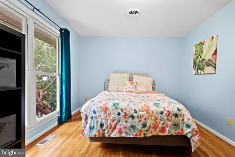 Bedroom - 8623 Pinecliff Dr, Frederick, MD 21704 photo 7 of 13