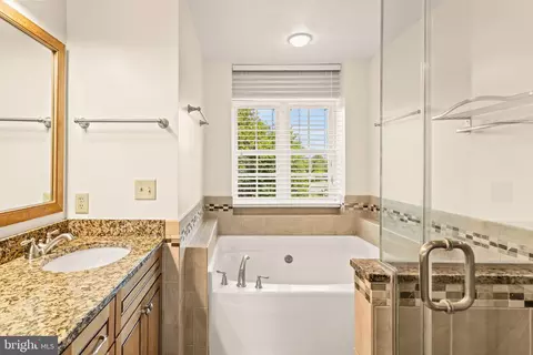 Bath - 4903 Caverness Ct, Frederick, MD 21703 photo 2 of 6