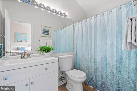 Bath - 924 Mosby Dr, Frederick, MD 21701 photo 2 of 3
