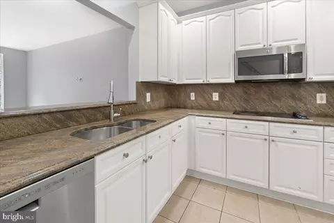 Kitchen - 9558 Burgee Ct, Frederick, MD 21704 photo 2 of 5