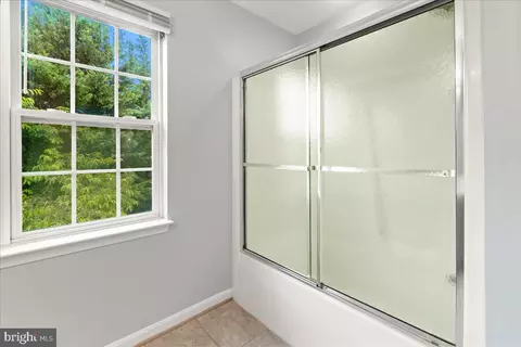 Bath - 9558 Burgee Ct, Frederick, MD 21704 photo 3 of 3