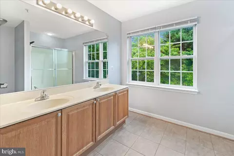 Bath - 9558 Burgee Ct, Frederick, MD 21704 photo 2 of 3