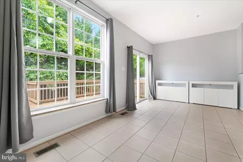 Living - 9558 Burgee Ct, Frederick, MD 21704 photo 4 of 8