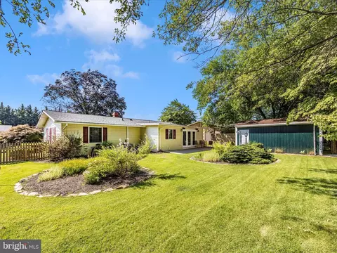 Exterior - 1403 Pinewood Dr, Frederick, MD 21701 photo 10 of 12