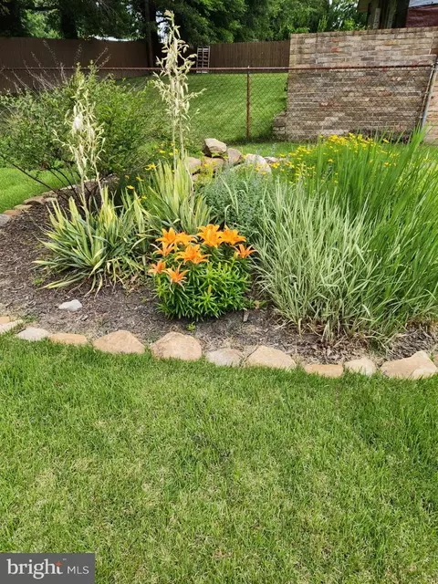 Exterior - 1403 Pinewood Dr, Frederick, MD 21701 photo 2 of 12