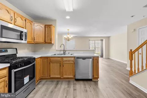 Entry Way - 2124 Bristol Dr #24, Frederick, MD 21702 photo 2 of 3