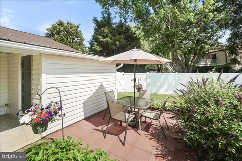 414 White Oak Pl, Frederick, MD 21701 photo 3