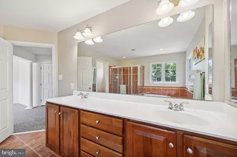 Bath - 2132 Chestnut Ln, Frederick, MD 21702 photo 3 of 7