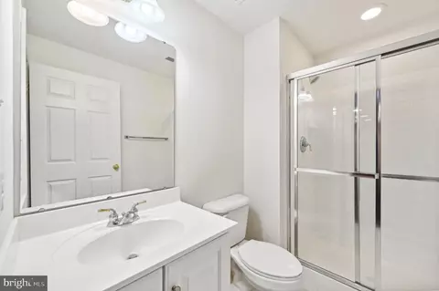 Bath - 2132 Chestnut Ln, Frederick, MD 21702 photo 6 of 7