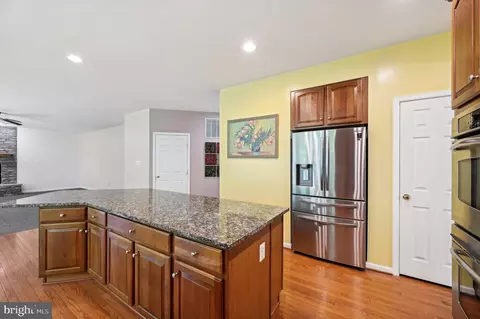 Kitchen - 2132 Chestnut Ln, Frederick, MD 21702 photo 5 of 7