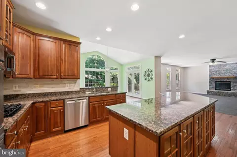Kitchen - 2132 Chestnut Ln, Frederick, MD 21702 photo 6 of 7