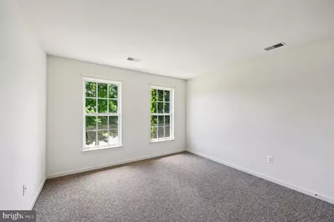 Bedroom - 2132 Chestnut Ln, Frederick, MD 21702 photo 8 of 10