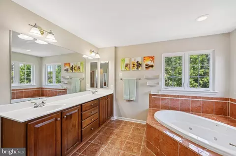 Bath - 2132 Chestnut Ln, Frederick, MD 21702 photo 2 of 7