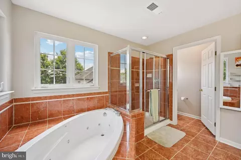 Bath - 2132 Chestnut Ln, Frederick, MD 21702 photo 4 of 7