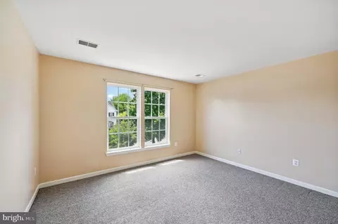 Bedroom - 2132 Chestnut Ln, Frederick, MD 21702 photo 4 of 10