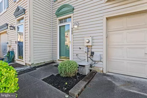 900 Turning Point Ct, Frederick, MD 21701 photo 4