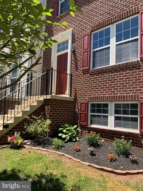 2052 Spring Run Cir, Frederick, MD 21702 photo 2