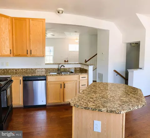 2052 Spring Run Cir, Frederick, MD 21702 photo 12
