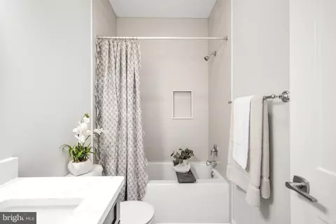 Bath - 32 Hamilton Ave, Frederick, MD 21701 photo 7 of 15