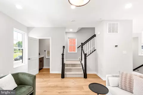 Entry Way - 32 Hamilton Ave, Frederick, MD 21701 photo 9 of 16