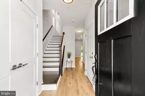 Entry Way - 32 Hamilton Ave, Frederick, MD 21701 photo 2 of 16
