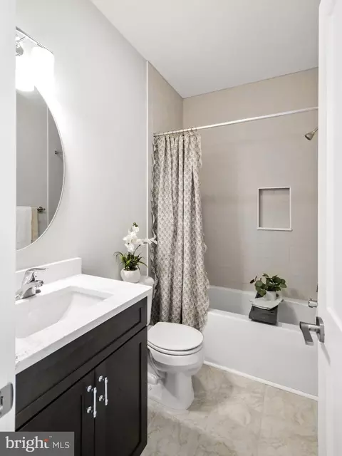Bath - 32 Hamilton Ave, Frederick, MD 21701 photo 8 of 15