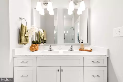 Bath - 32 Hamilton Ave, Frederick, MD 21701 photo 3 of 15
