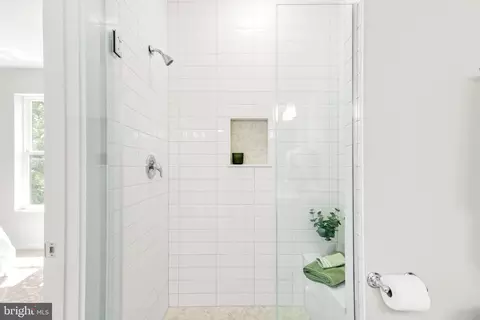 Bath - 32 Hamilton Ave, Frederick, MD 21701 photo 5 of 15