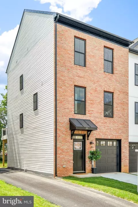 Exterior - 32 Hamilton Ave, Frederick, MD 21701 photo 3 of 15