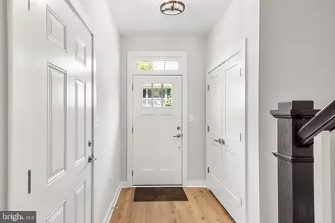 Entry Way - 32 Hamilton Ave, Frederick, MD 21701 photo 3 of 16