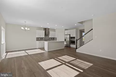 468 Hanson St, Frederick, MD 21701 photo 2