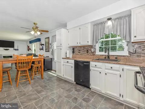 Kitchen - 1422 Teal Ln, Frederick, MD 21703 photo 3 of 4