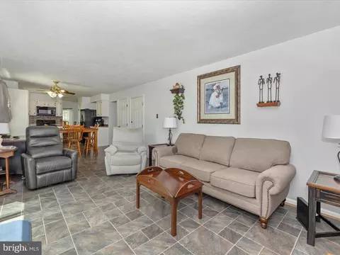 Living - 1422 Teal Ln, Frederick, MD 21703 photo 4 of 5