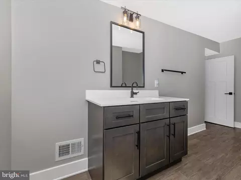 Bath - 5316 Stone Rd, Frederick, MD 21703 photo 8 of 9