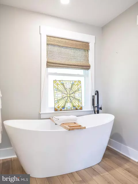 Bath - 5316 Stone Rd, Frederick, MD 21703 photo 5 of 9