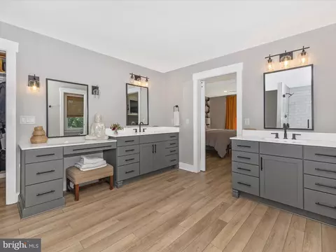 Bath - 5316 Stone Rd, Frederick, MD 21703 photo 2 of 9