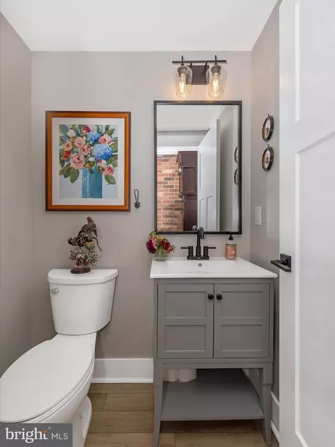 Bath - 5316 Stone Rd, Frederick, MD 21703 photo 3 of 9